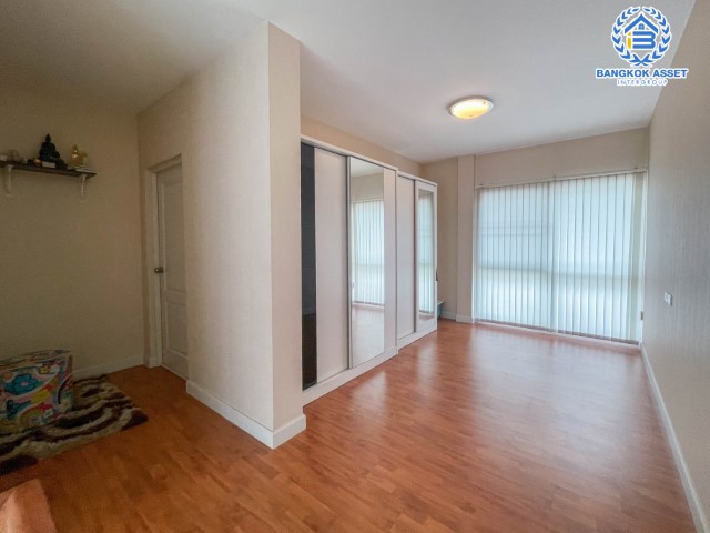 *****บ้านเดี่ยวมือสองย่านนนทบุรี ม.บางกอกบูเลอวาร์ด สาทร-ปิ่นเกล้า เนื้อที่กว้างขวางมากถึง 52.50 ตร.ว. ฟังก์ชัน 3 ห้องนอน 4 ห้องน้ำ ที่จอดรถ 2 คัน แถมฟรี! เครื่องปรับอากาศ 5 เครื่อง มีพื้นที่รอบบ้าน ภายในตกแต่งสวย ตั้งบนทำเลแห่งการเดินทาง ใกล้จุดขึ้นลงทางด่วน "ตลิ่งชัน"